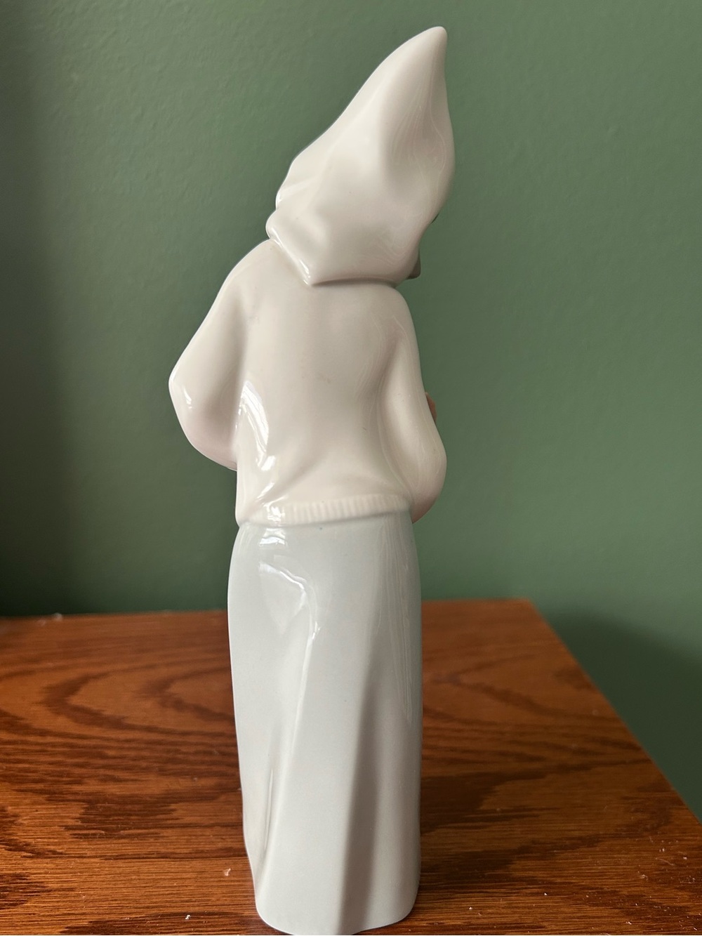 Llardo Figurine Girl Holding Rooster- Cream & Tan - Picture 3 of 4